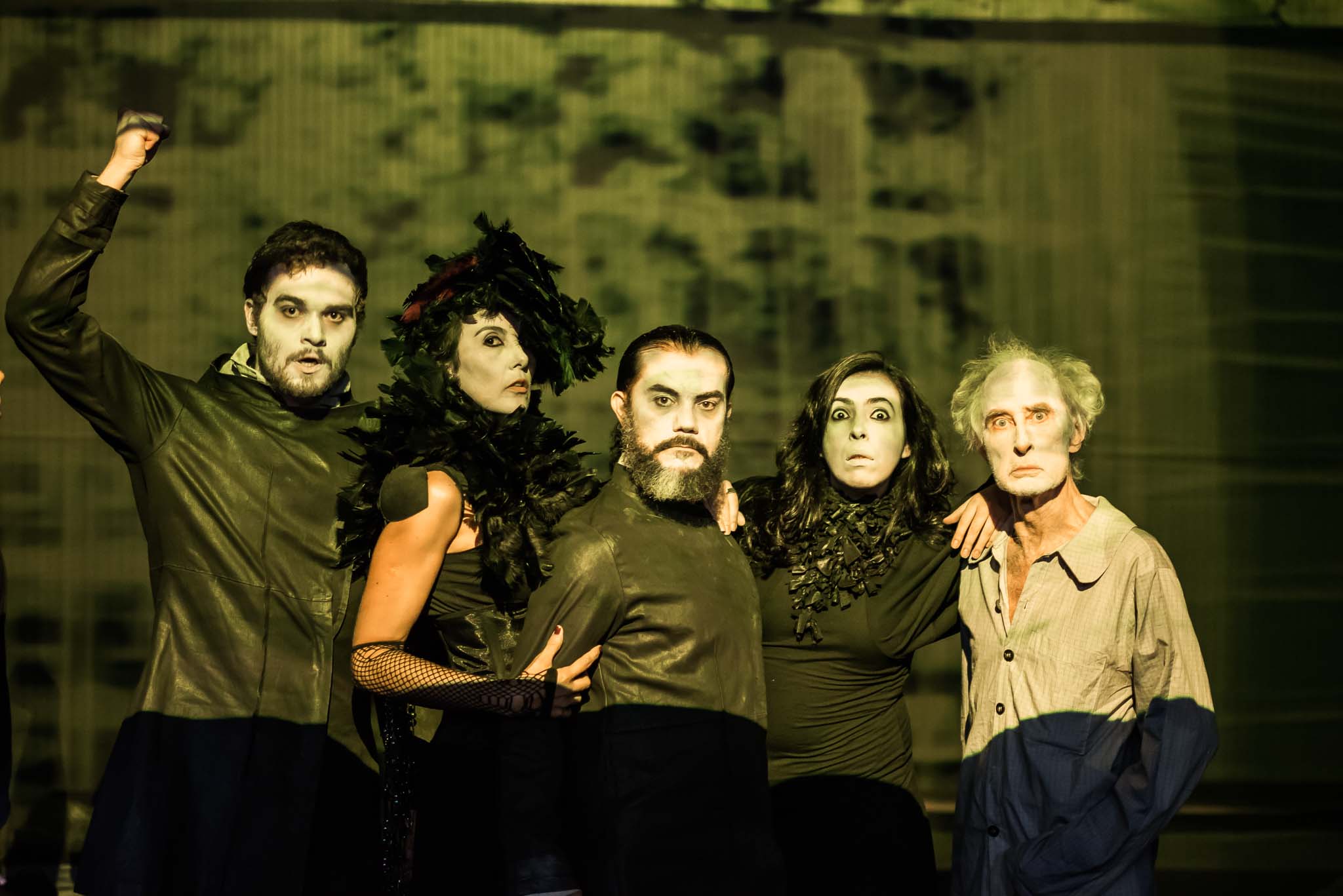 A Cia. Nova Teatro apresenta o espetáculo A Cripta de Poe (Foto: Carlos Irineu)